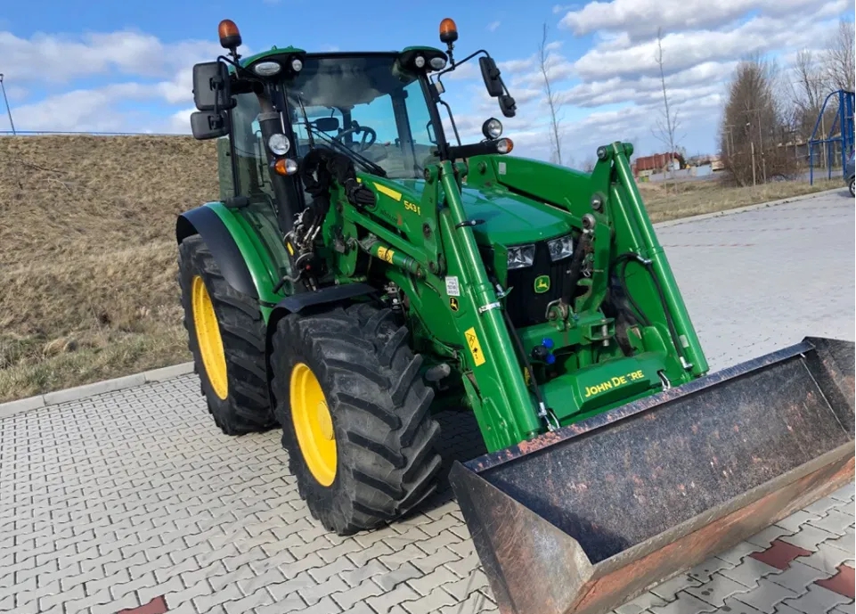 JOHNDEERE5100M01